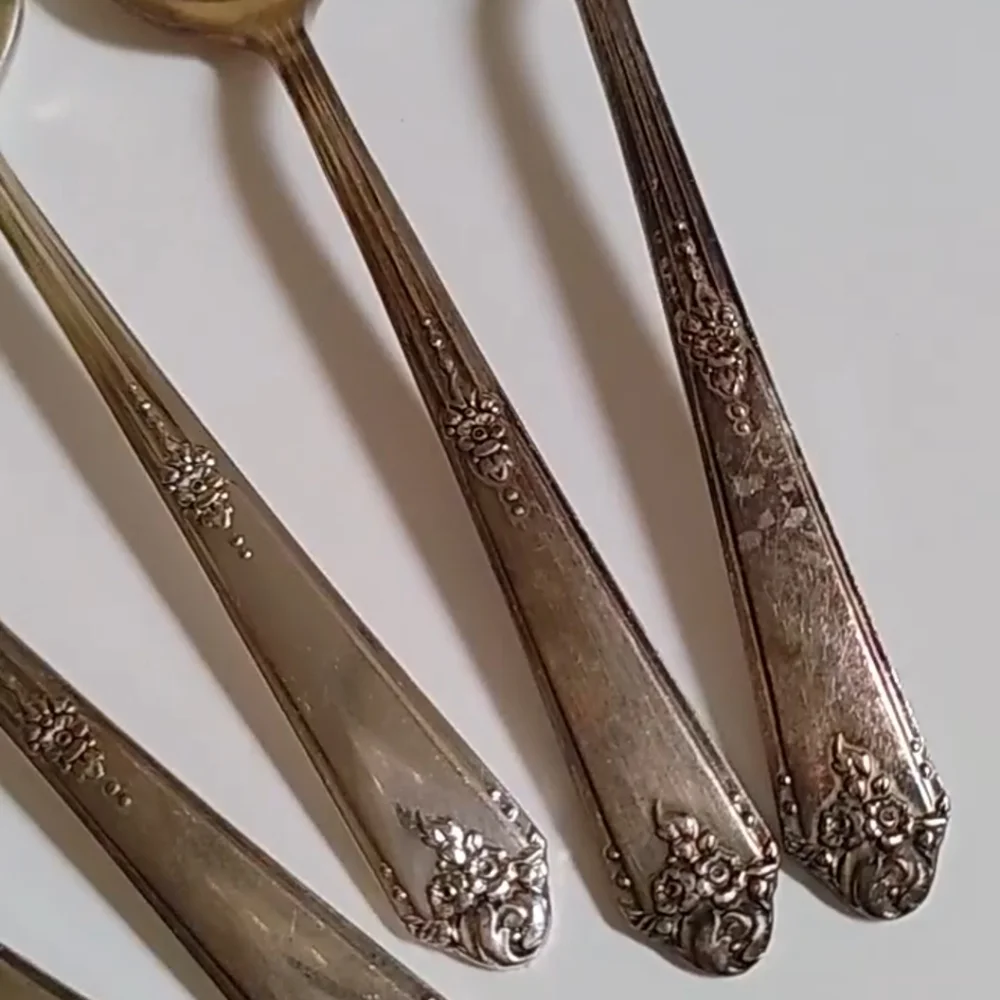 6 Tudor Plate Oneida Community Teaspoons